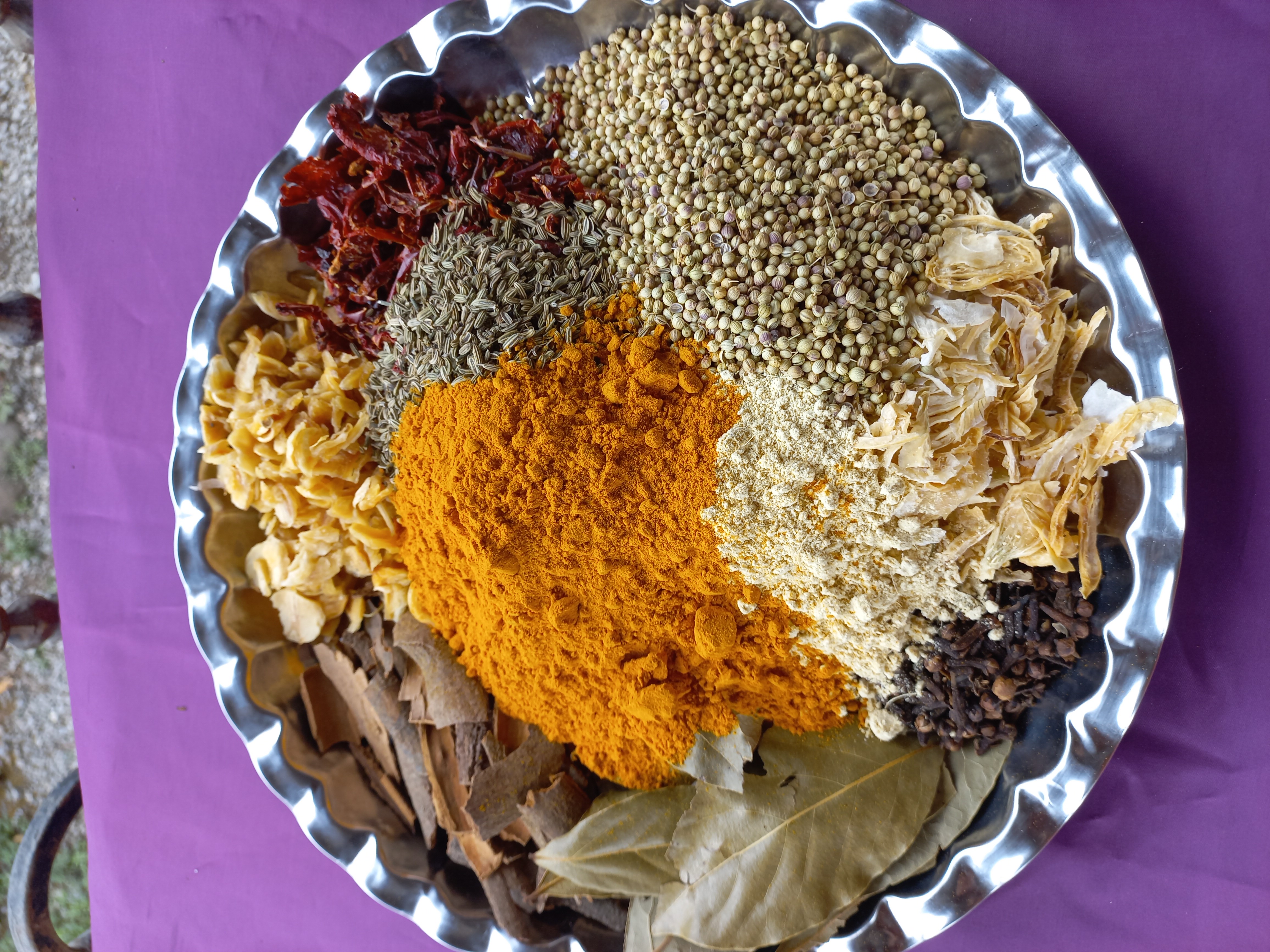 ادویه مرغ سلطنتی   بسته  ۱۰۰گرم