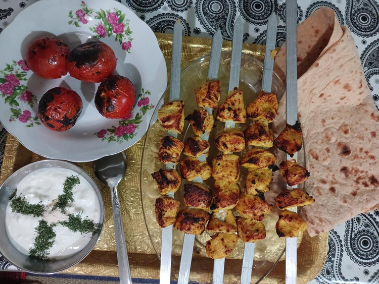وجه کباب زعفرانی خوشرنگ آماده شده با ادویه بانوی شمال